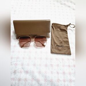 Burberry BE3133 DAPHNE Sunglasses – Rose Gold / Gradient Pink, BNIB